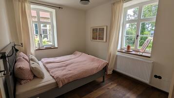 1 Schlafzimmer, Reisekinderbett, kostenloses WLAN, Bettwäsche