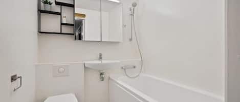 Serviettes fournies, papier toilette