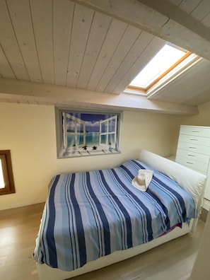 3 chambres, fer et planche à repasser, accès au Wi-Fi (inclus)