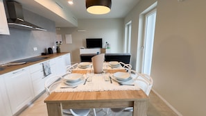 Dining - Fairmont Seafront Acquamarine Suite by CaSa Check (Chioggia)
