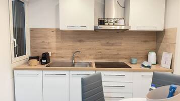 Fridge, microwave, stovetop, coffee/tea maker