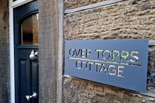 Stylish retreat at the gateway of the Peak District. 1 minute from the village.