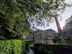 المنشأة من الخارج