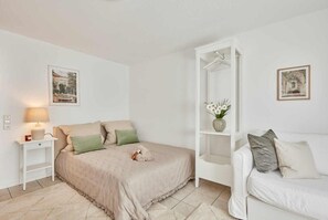 1 bedroom, desk, iron/ironing board, free WiFi - Mona - im Mediterranen Ambiente (Buchen)