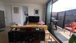 Unclassified image, 5 of 5, button - Quiet 1-bedroom Unit in Richmond w/ Parking! (Richmond)