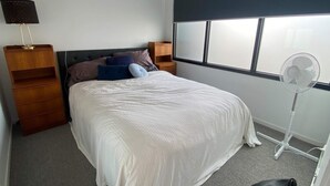 Unclassified image, 3 of 5, button - Quiet 1-bedroom Unit in Richmond w/ Parking! (Richmond)