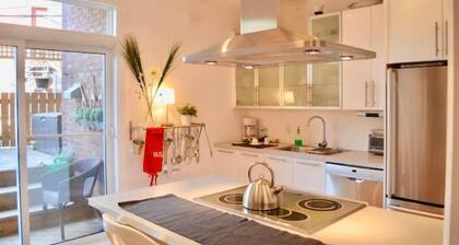 Magnifique! Face au Fleuve et Parc! Wow!