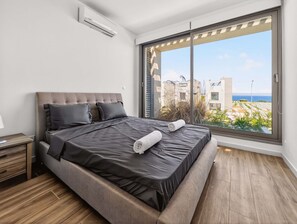 Unclassified image, 3 of 18, button