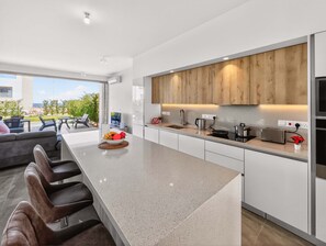 Imagen sin descripción, 5 de 18, botón