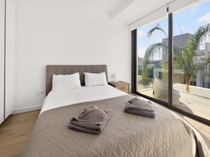 Unclassified image, 2 of 16, button