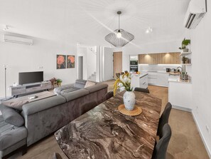 Unclassified image, 4 of 16, button