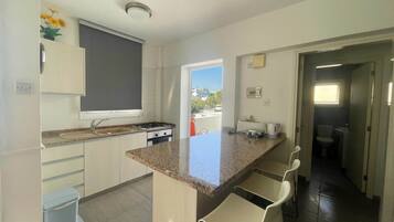 Oven, cookware/dishes/utensils