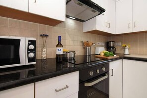 Refrigerador, microondas, horno y lavavajillas