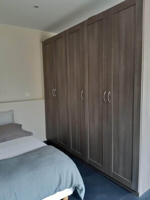 1 bedroom, desk, iron/ironing board, free WiFi