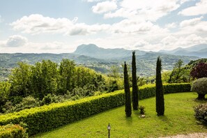 Villa, Terrace, Mountainside | Garden view