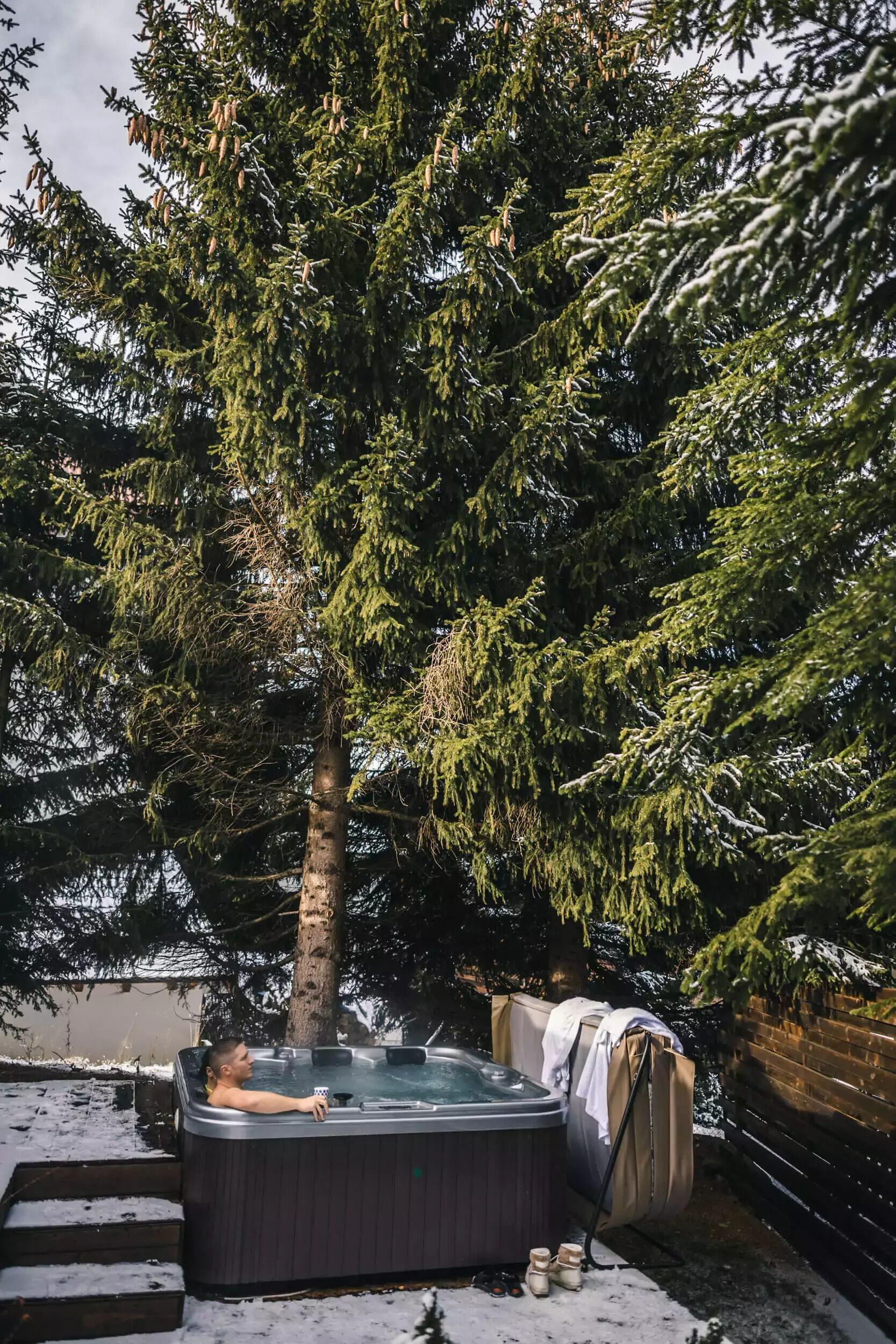 Outdoor spa tub