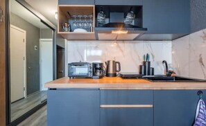 Fridge, oven, stovetop, coffee/tea maker - Touch the Mountains, Twins Hotel, New Gudauri

 (Gudauri)