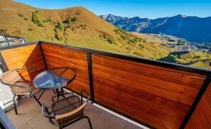 Outdoor dining - Touch the Mountains, Twins Hotel, New Gudauri
(Gudauri)