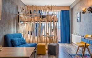 1 habitación, tabla de planchar con plancha, wifi y ropa de cama