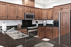 Coffee/tea maker, fridge, oven, dishwasher