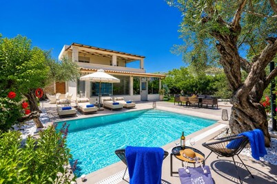 Villa Ammos - Three Bedroom Villa, Sleeps 6