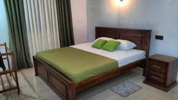 3 bedrooms, desk, iron/ironing board, free WiFi