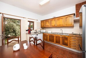 Refrigerador, microondas, horno y lavavajillas 