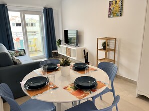 Apartamento familiar (Trilocale) | Zona de estar | Una Smart TV