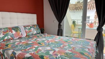 1 habitación, tabla de planchar con plancha, wifi gratis y ropa de cama