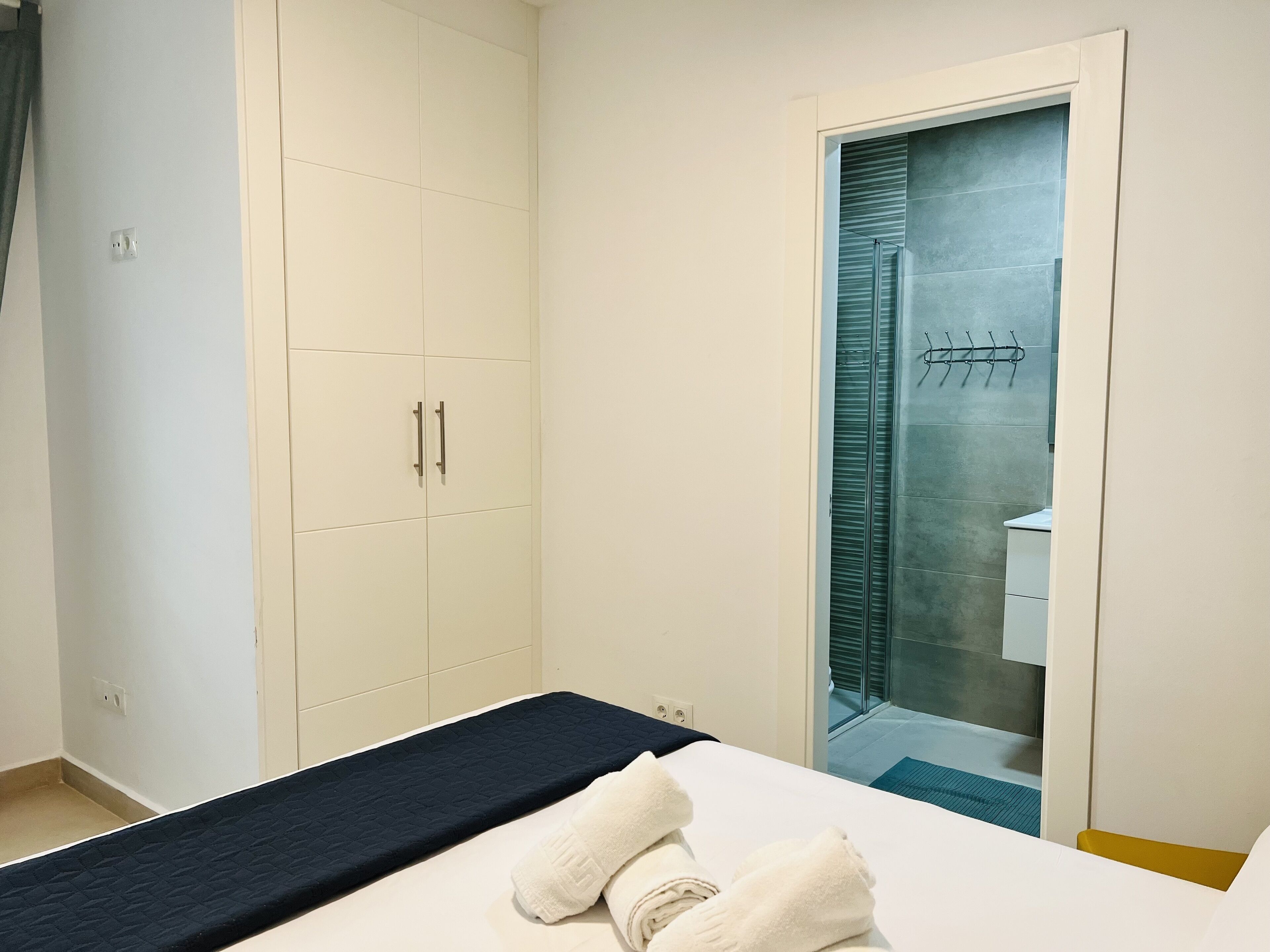 Klassiek appartement (Planta baja B) | Een strijkplank/strijkijzer, gratis wifi, beddengoed