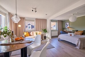 2 habitaciones, escritorio, tabla de planchar con plancha y wifi gratis 