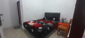 Con stile personalizzato, con arredamento individuale, una scrivania