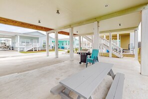 Terrace/patio - Spacious & sun-filled home with pool, deck, & balcony - near beaches & golf (Rockport)