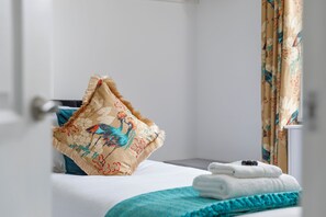 2 bedrooms, iron/ironing board, travel cot, free WiFi