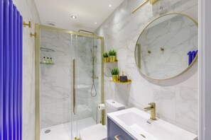 Hårføner og håndklær