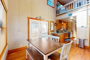 Dining - Peaceful home with fire pit, gazebo, patio, & amazing deck views - dog-friendly (Fredericksburg)