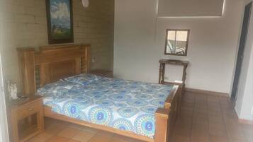 5 bedrooms, free WiFi, bed sheets
