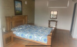5 bedrooms, free WiFi, bed sheets