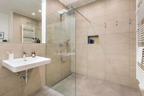 Hair dryer, towels - S4 - Apartment 0 · 4-Room Apartment 90sqm with barrier free access (Mitte / Moabit  (Berlin))