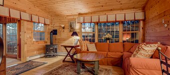 Mountain cabin by skiing with fireplaces & well-equipped kitchen - dog-friendly