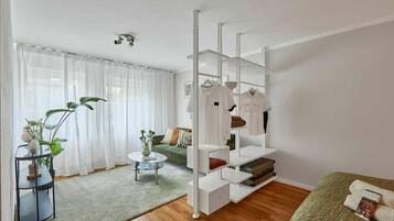 2 Schlafzimmer, Schreibtisch, Bügeleisen/Bügelbrett, kostenloses WLAN