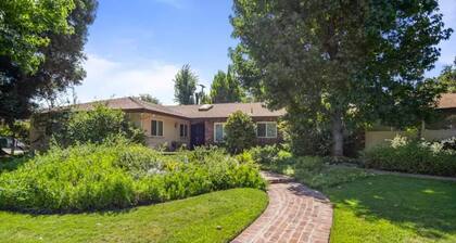 "Merced Manor: Luxurious 6BR Home for Ultimate Comfort and Convenience"