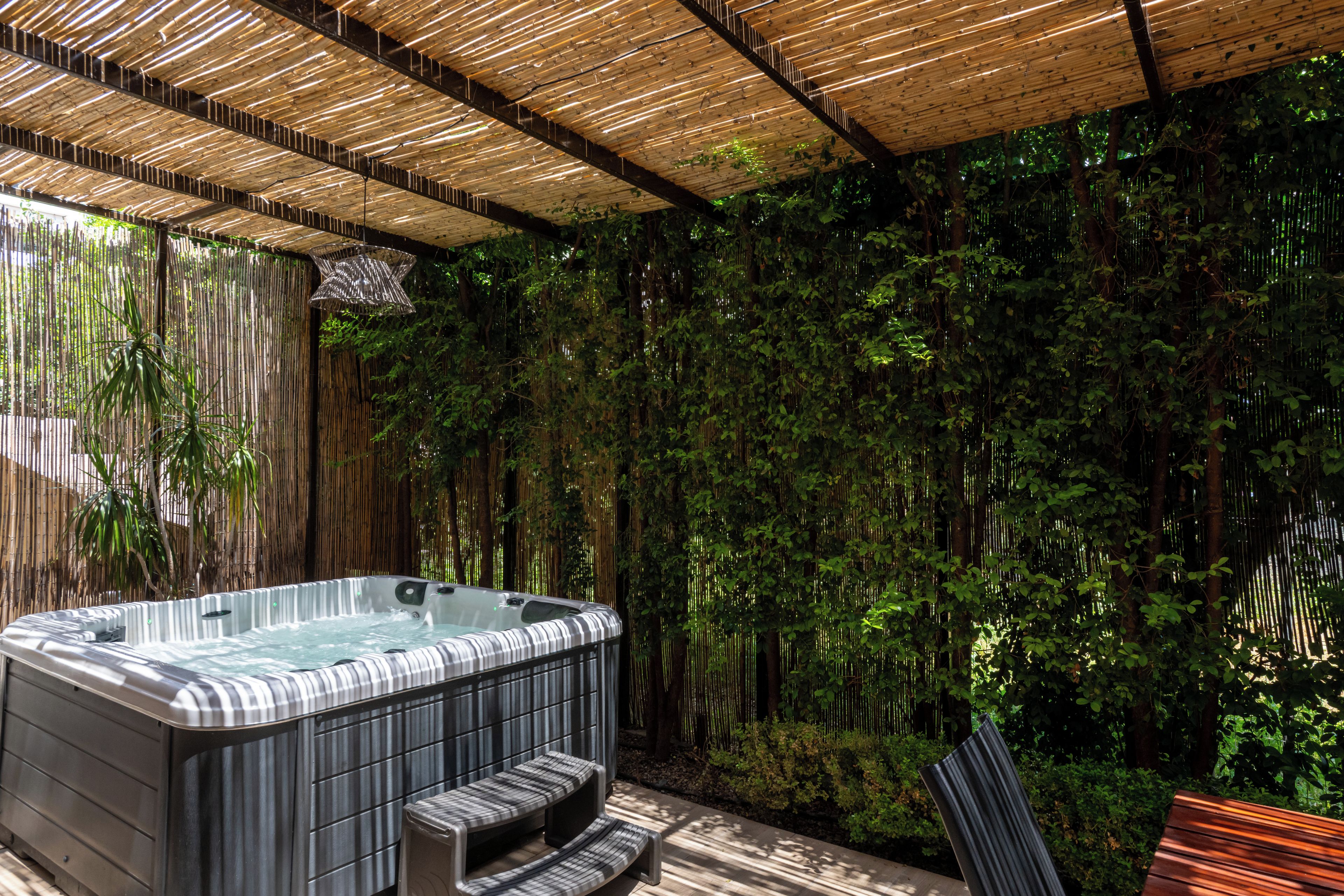 Baignoire à remous extérieure