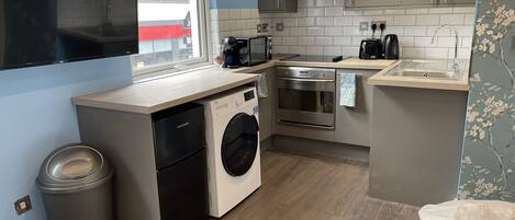 Micro-ondes, four, plaque de cuisson