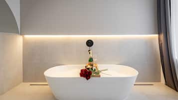 Deluxe Apartment, Bathtub | 1 bedroom, free WiFi, bed sheets