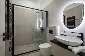 Deluxe Apartment, Bathtub | Bathroom | Hair dryer, soap, shampoo, toilet paper - You Boutique Suites by BQA (Budapest)