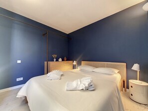2 chambres, fer et planche Ă repasser