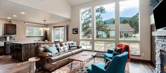 Dog-Friendly! New Modern Home, Views & Wildlife