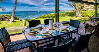 "Beachront Paradise" Surf, scuba, swim, snorkel, sunsets & serenity at your door