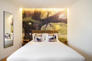 Standard Double Room | Bathroom | Free toiletries, towels, soap, shampoo - Forest Villas Guest House (Leiria)
